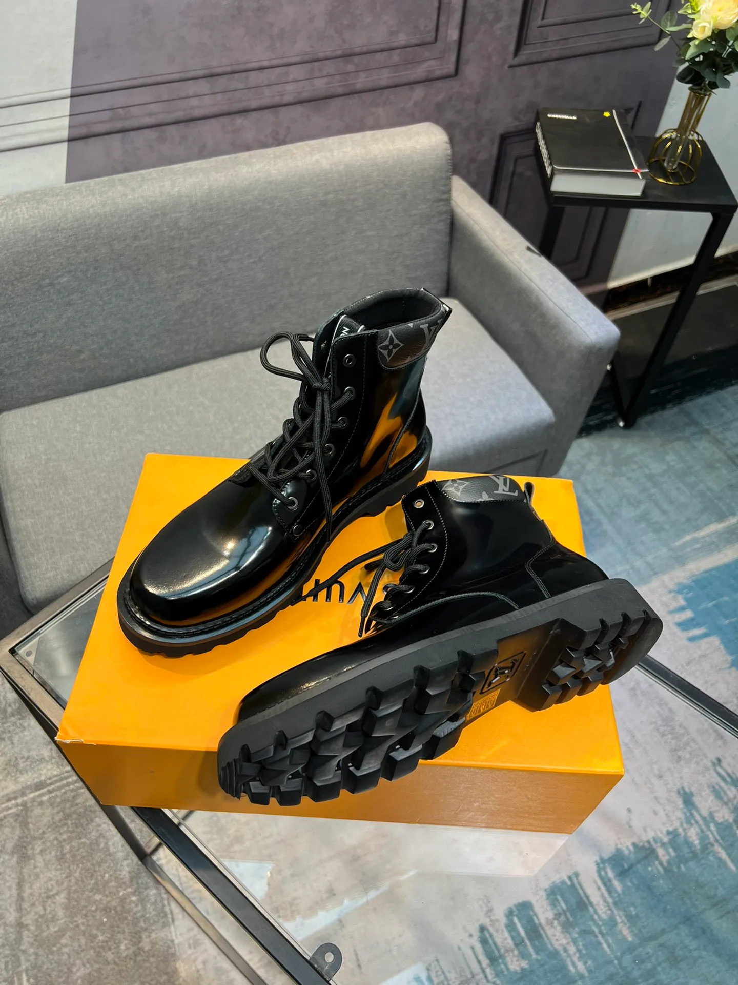 Men's shoes 💰900 L Home - the latest LV men's business casual boots, luxury and nobility are a must, all made of imported original first-layer cowhide, just to create a more comfortable wearing experience, ➕top imported water-dyed full cow lining, original high wear-resistant outsole! 👏👏 Size: Male 39-44; (38 45 46 customized)